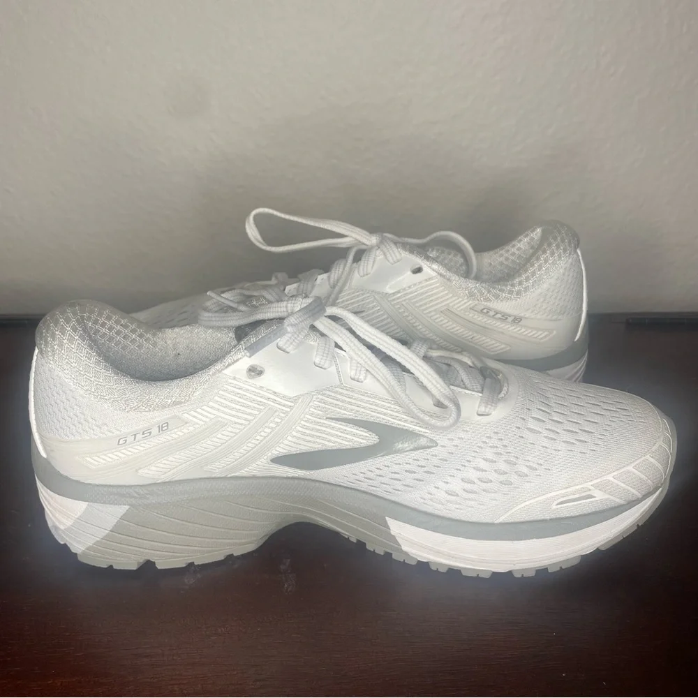 Brooks Adrenaline GTS 18 White Sneaker Size 9 - Picture 11 of 15